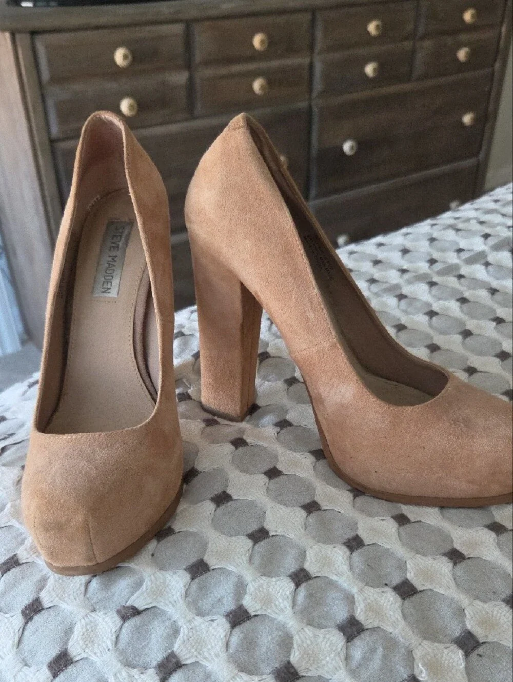Steve Madden Soft Pink Suede Round-Toe Pump